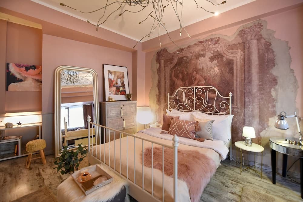 Homey - Strada Stirbei Voda 17