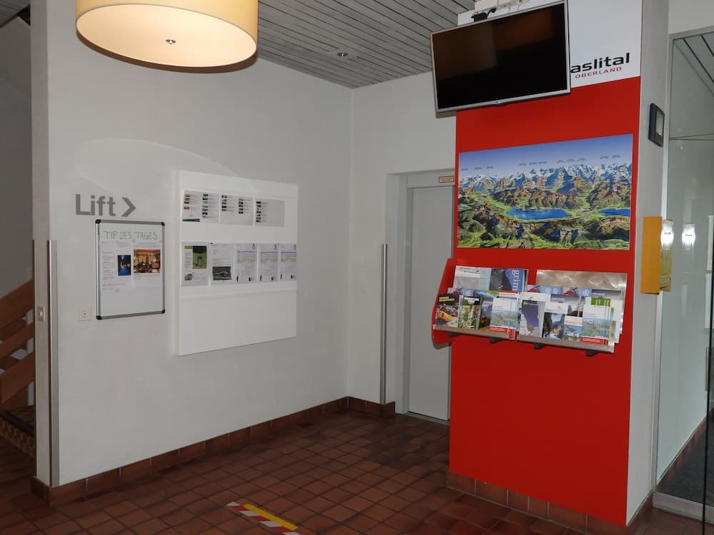 Hotel Sherlock Holmes & Khana Restaurant 200 m Gondola to Hasliberg Ski