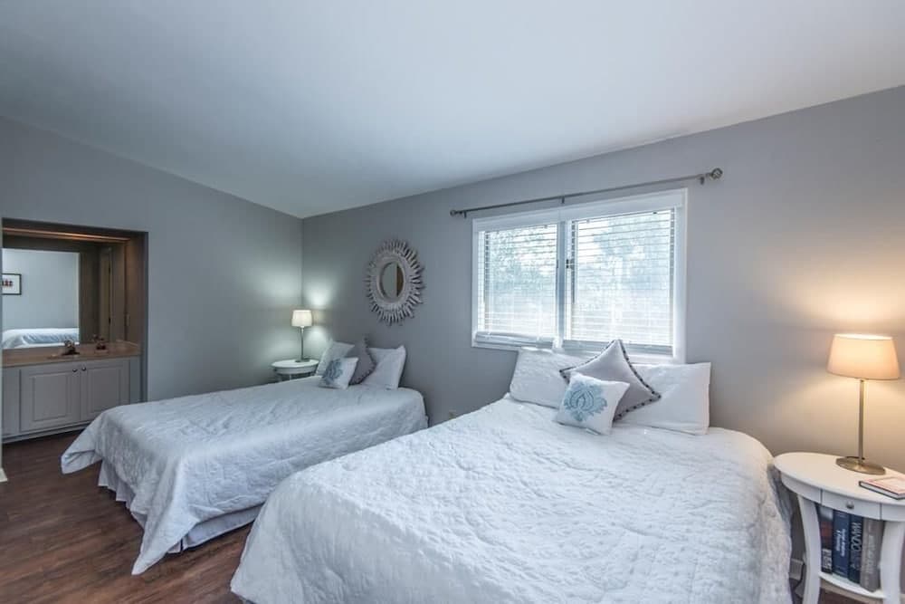 406 Yacht Harbor Court