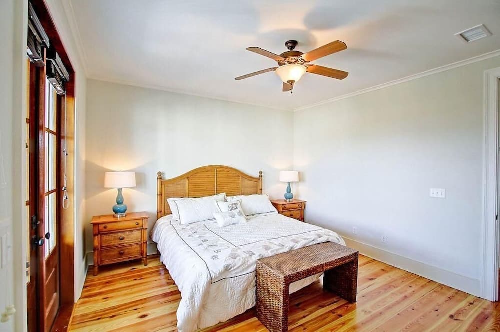 711 Carolina Boulevard