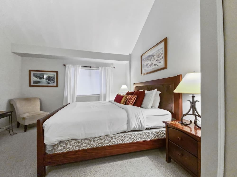 310 Snowblaze 2 Bedroom Condo by RedAwning