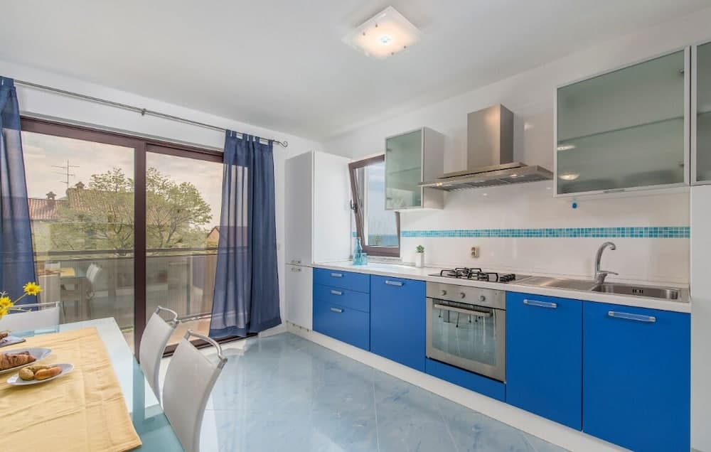 Spacious 3bdr Sea View Apartment Next to the Beach