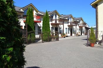 Townhouse Park & House