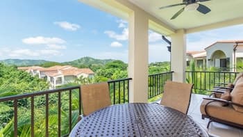 Unique 3BD Wonder on 3rd Floor in Coco With Mountain Views