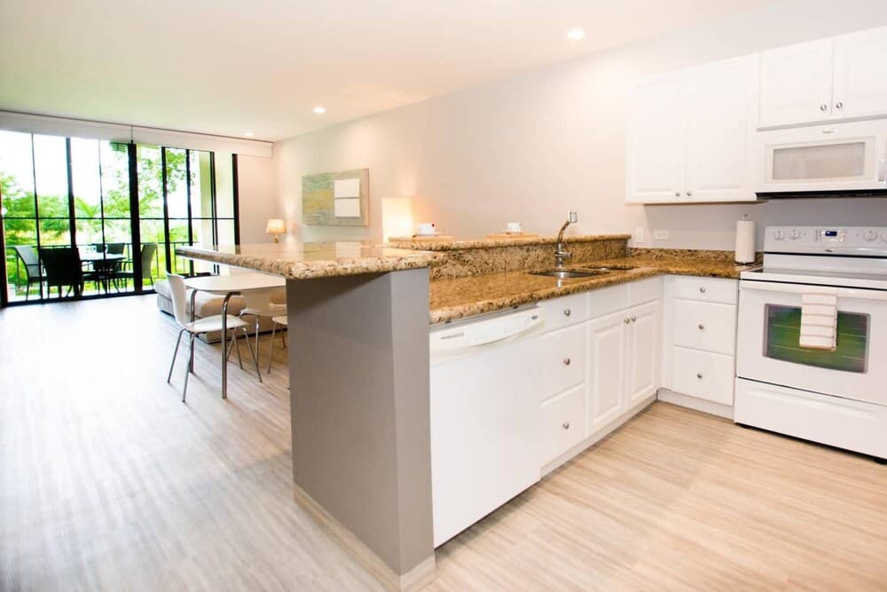 Elegant 2-BD Condo with Pool