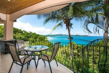 Dazzling Ocean Views From Cliff in Flamingo - Magnificent Inside and Out