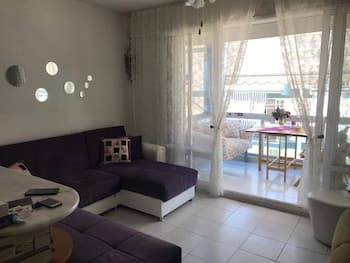 Cosy,nice and Convenient Family sea View Apartment