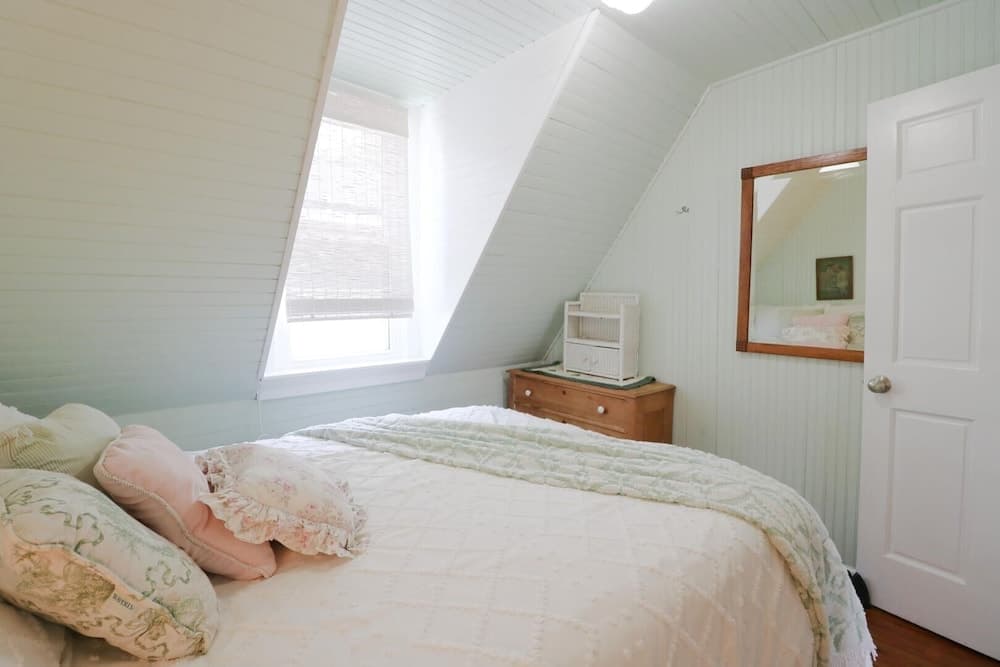 3723 Pleasant Ave. 3 Bedroom Home by RedAwning