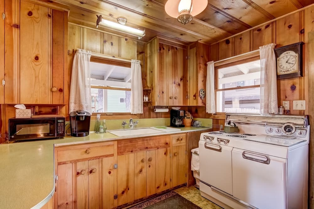 3993c Cedar Lake Tahoe 2 Bedroom Cabin by RedAwning