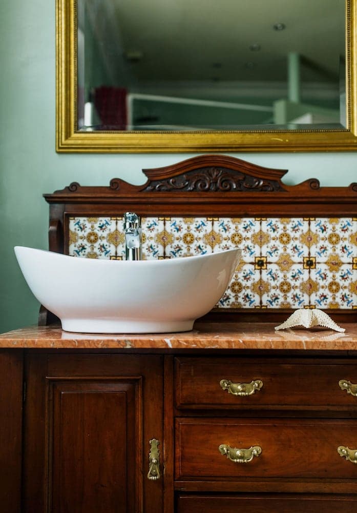 The Suite, 82 Cathedral, Private Parking