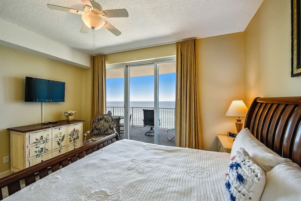 Twin Palms by Book That Condo