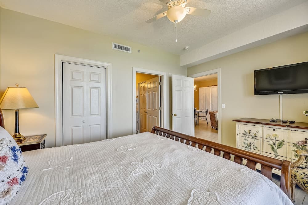 Twin Palms by Book That Condo