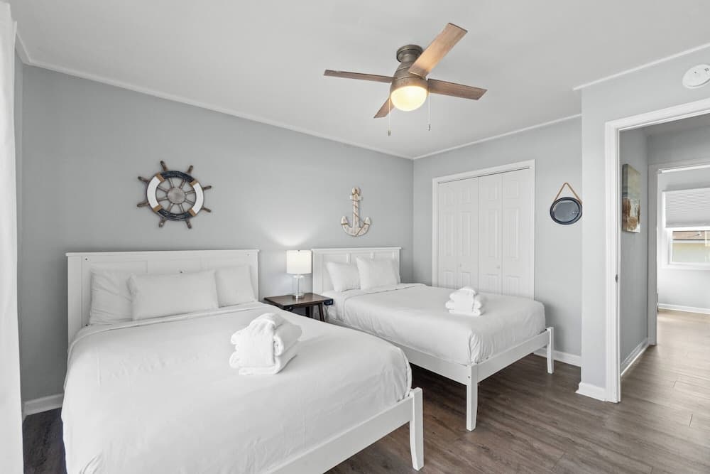 Horizon South by Book That Condo