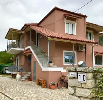 PargaLand Studios & Apartments