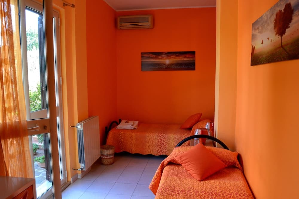 B b S Elia Villa Surrounded by Greenery Inside the Historic Dubini Park