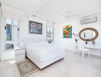 An Executive 3 Bedroom Villa, Private Pool, Ac Wifi in all Rooms, Internet Tv