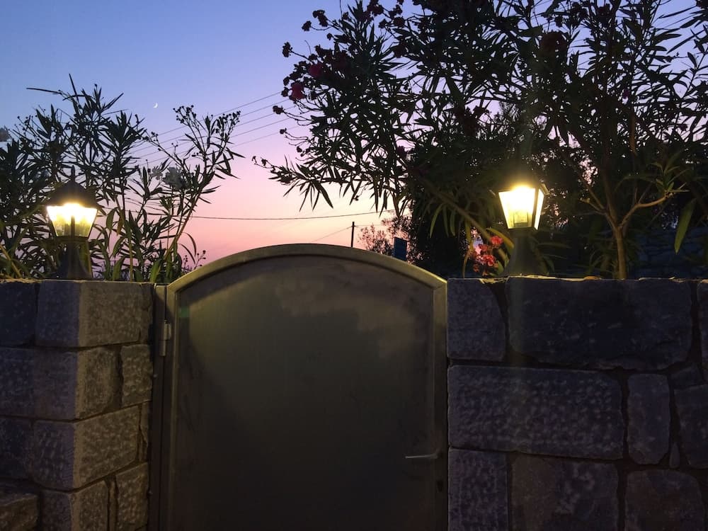 Leonidas Stone Houses Near Beach 50 Meters Away From Tavern With Local Food