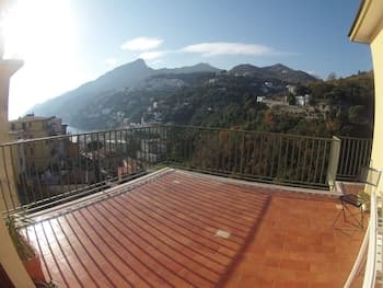 Wonderful Amalfi Coast Apartment Overlooking the sea With Free Wifi and Parking