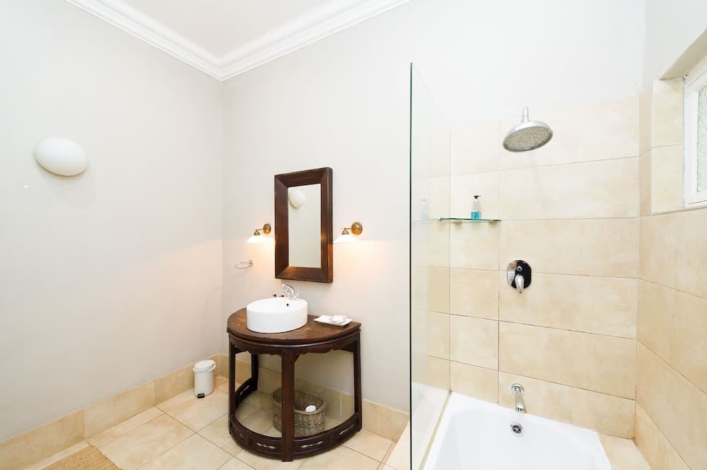 One of our top Picks in Pretoria - Lovely Spacious Room With Breakfast