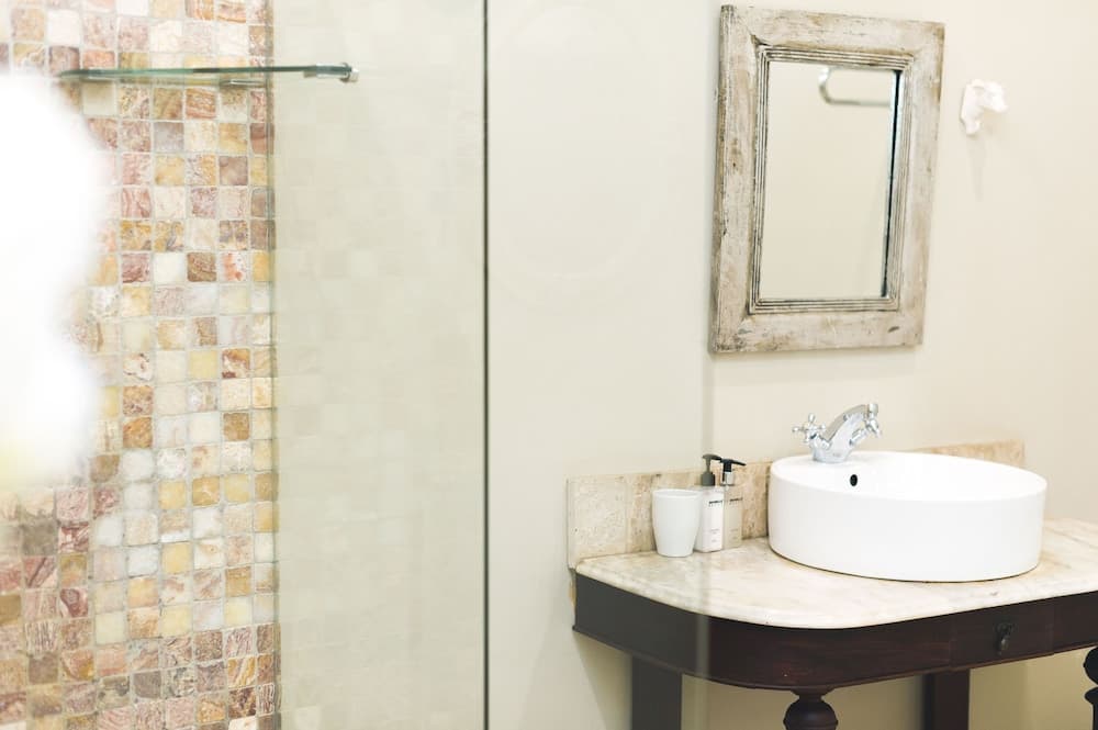 One of our top Picks in Pretoria - Lovely Spacious Room With Breakfast