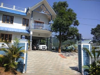 4 Bedroom Villa With Balcony Mountain View