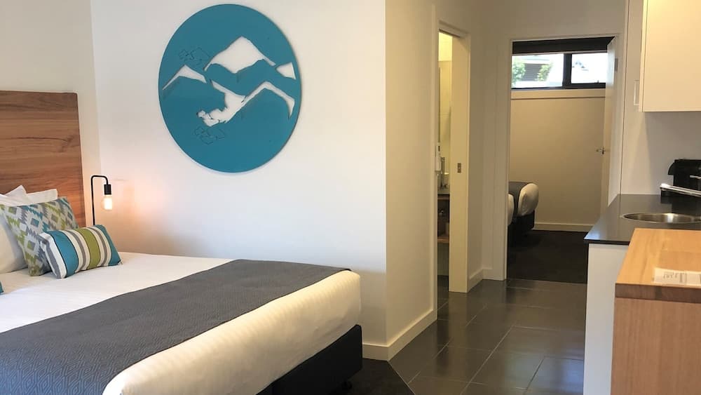 Bright Colonial Motel