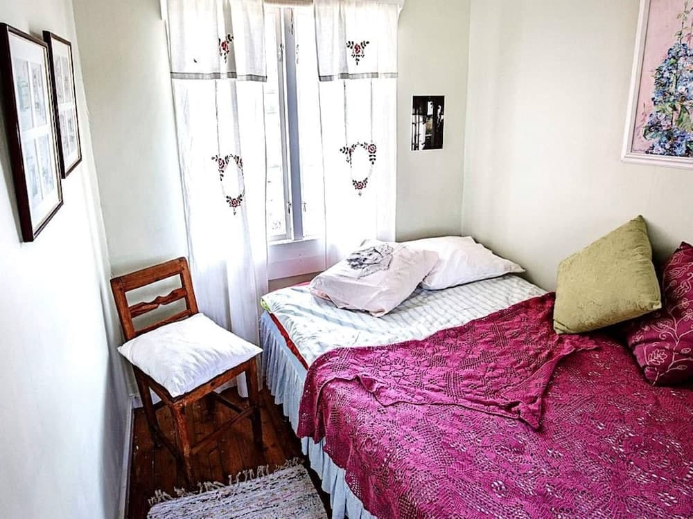 Tranquil Lake View Cottage-by Traum