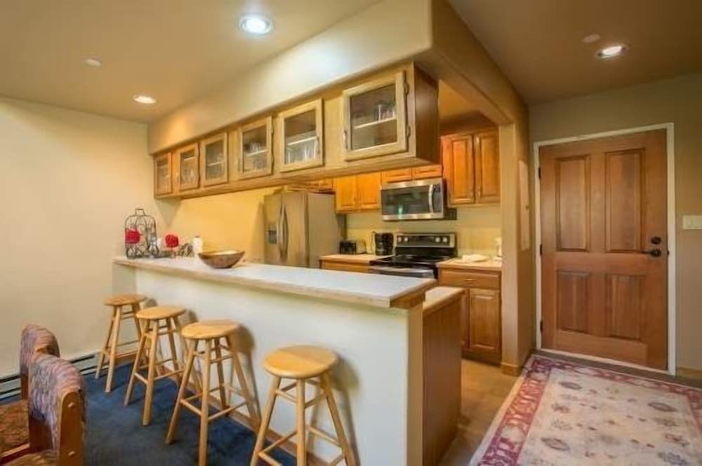 Townsend Place Condo 3 minutes walk to Beaver Creek VIllage by RedAwning