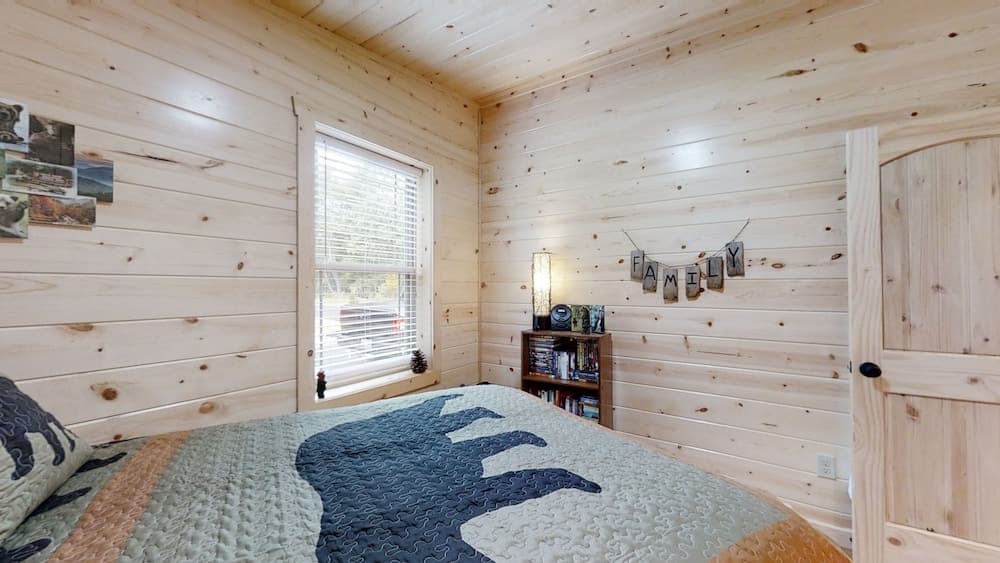 Cozy Bear Den 2 Bedroom Cabin by RedAwning