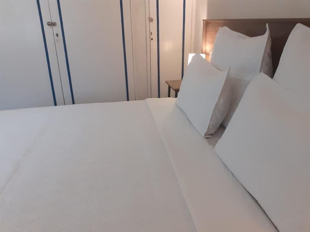 Charming 6-bed House With Swimming Pool in Harare