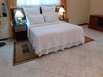 Immaculate 6-beddroomed Guest House in Harare