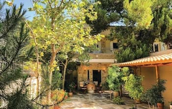 Awesome Home in Artemida With Wifi and 2 Bedrooms