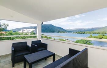 Amazing Home in Hodilje With Wifi and 2 Bedrooms