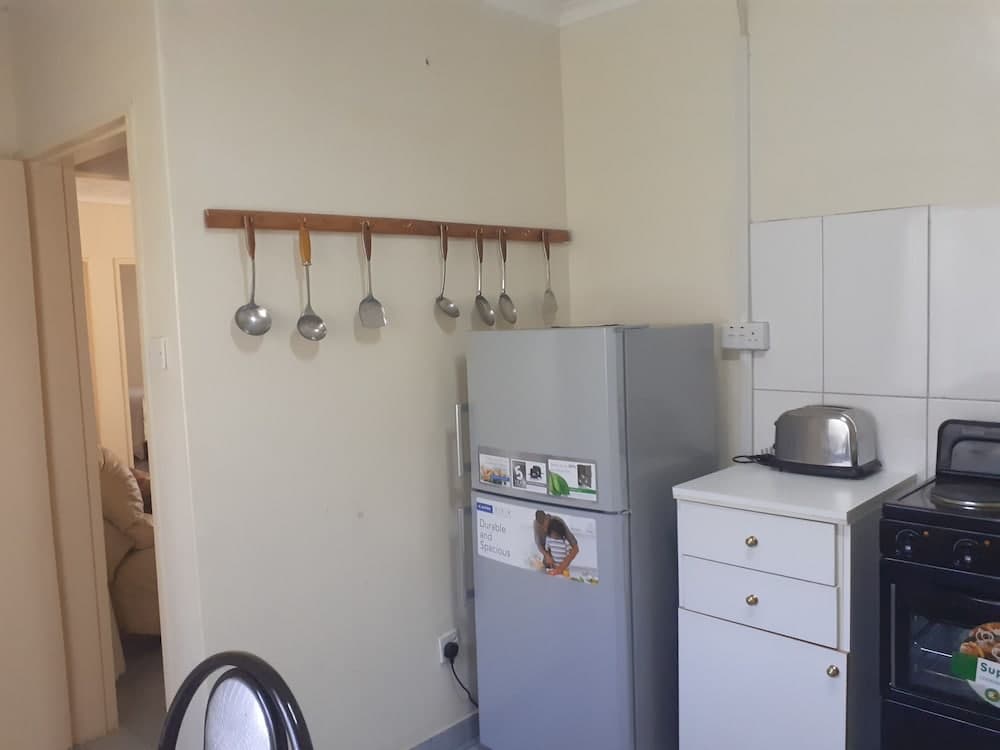 Cottage Sleeps 4 With Pool