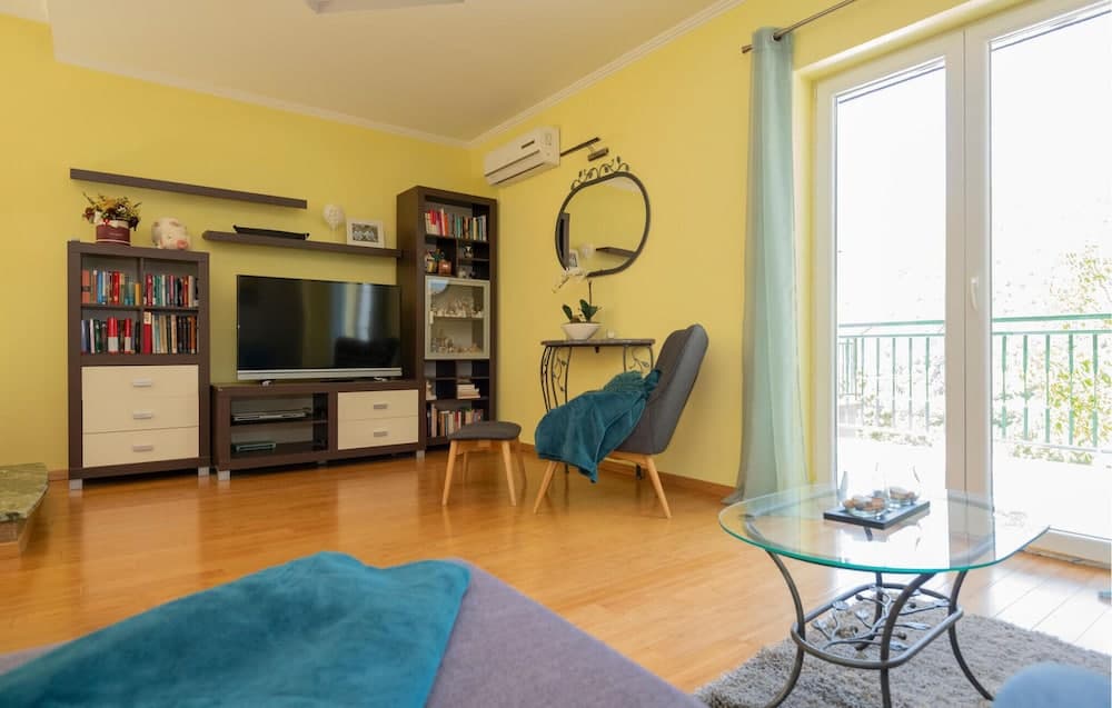 Awesome Home in Poljica Imotska With Wifi and 5 Bedrooms