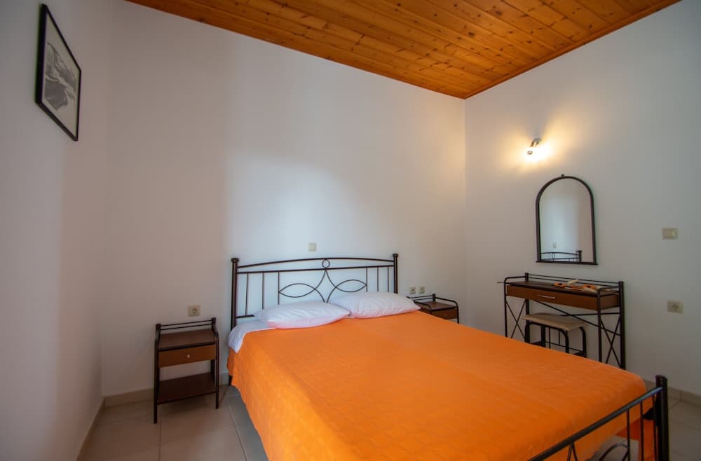 Family Private Homes with Sea View