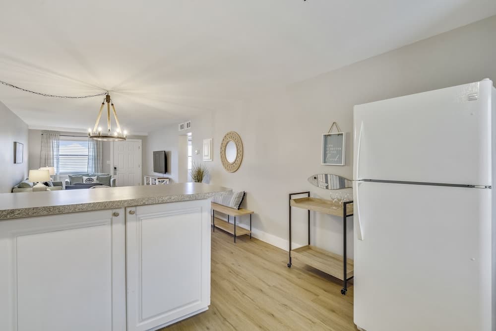 Venus 108 1 Bedroom Condo by Redawning