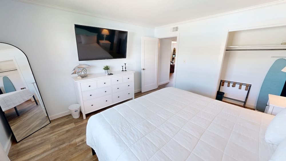 Venus 202 Second floor Pool-view 2 Bedroom with easy beach access by RedAwning