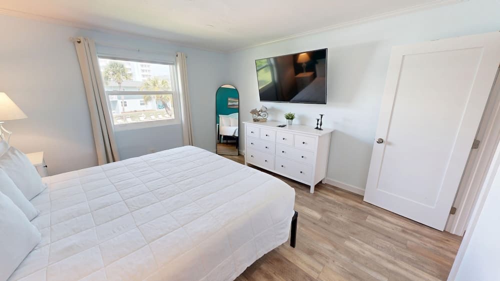 Venus 202 Second floor Pool-view 2 Bedroom with easy beach access by RedAwning