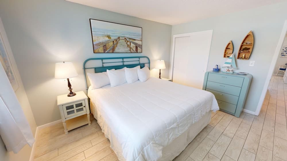 Venus 201 - 2nd Floor 2 BR Sleeps with Gulf Access on Okaloosa Island by RedAwning