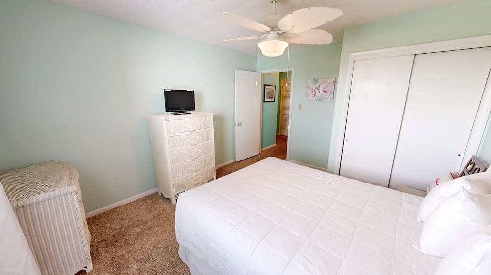 Venus 309 sleeps 10 Close to pool and beach by RedAwning