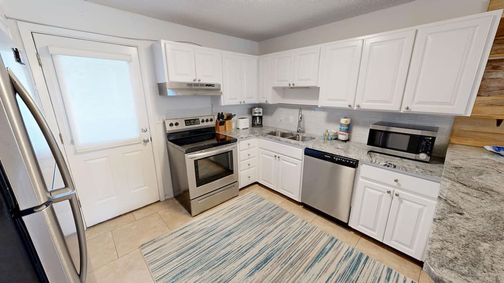 Steps to the Pool 1 Bedroom Sleeps 4 by RedAwning