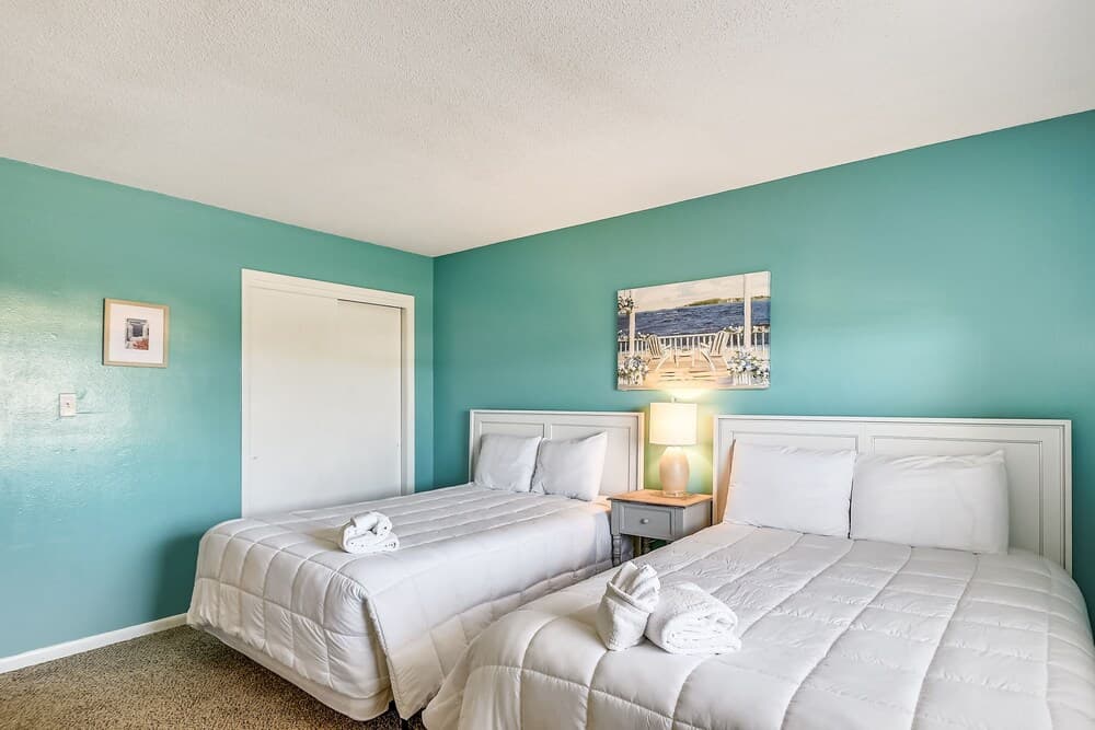 Venus 312 2 Bedroom Condo by Redawning