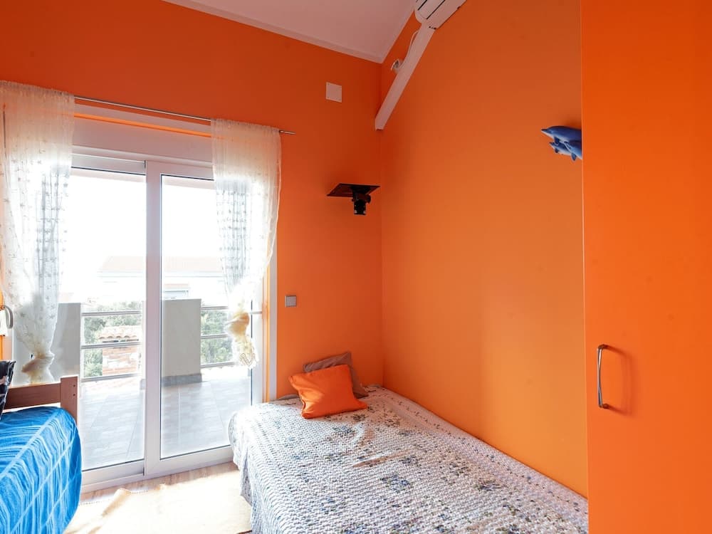 Modern Holiday Home in Mandre With Barbeque