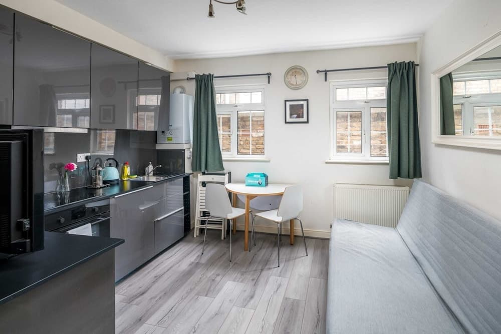 Contemporary 2 Bedroom Apartment in Angel