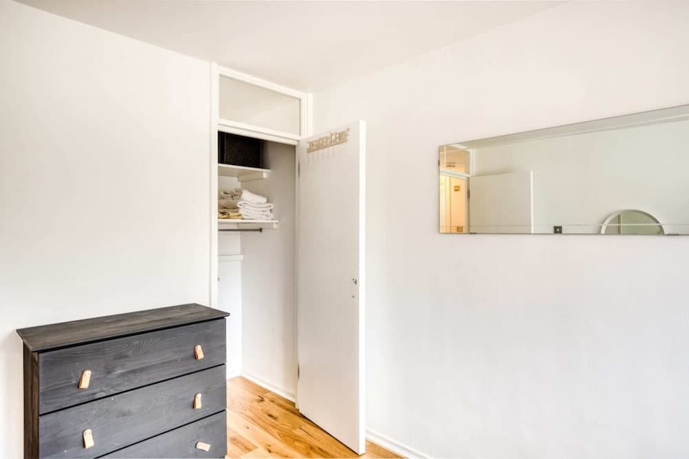 Homely 4 Bedroom House in Brixton