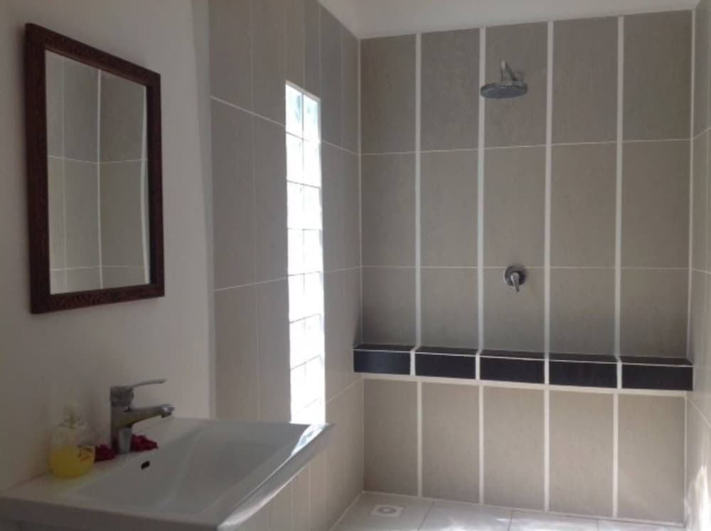 Villa - Right on the Beach, Under the Coconut Trees, Sleeps 10, Pool, Chef