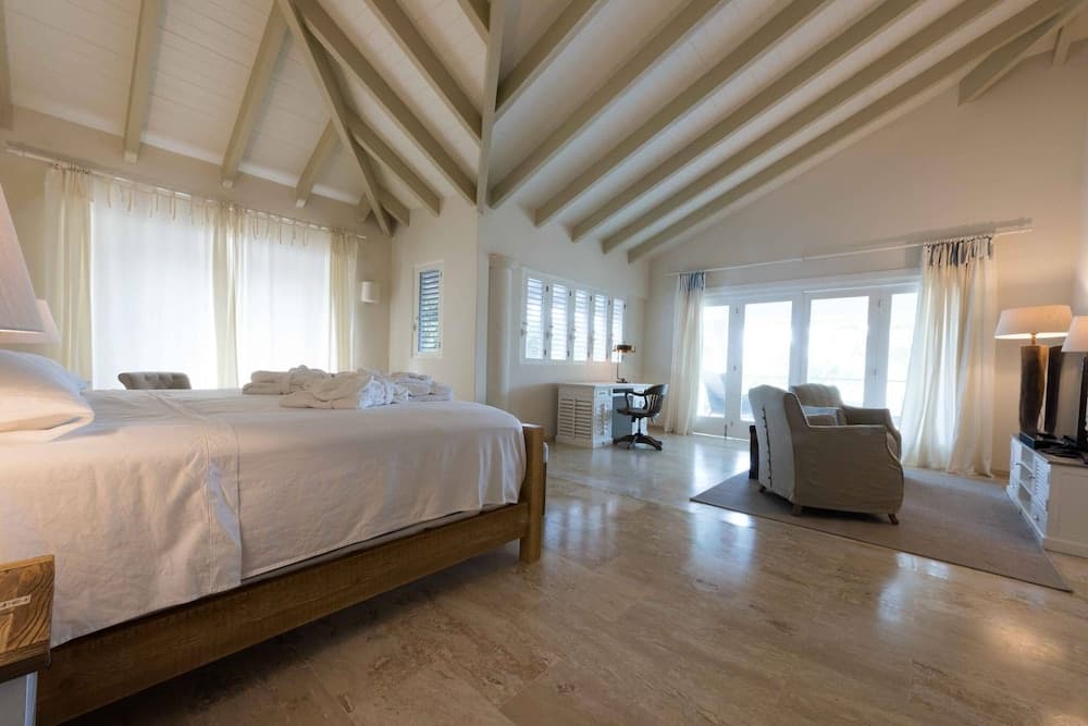 7 Bedrooms Luxury Colonial Villa Complete New 2017