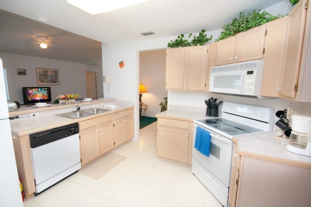 Ir021or 3 Bedroom Home by RedAwning