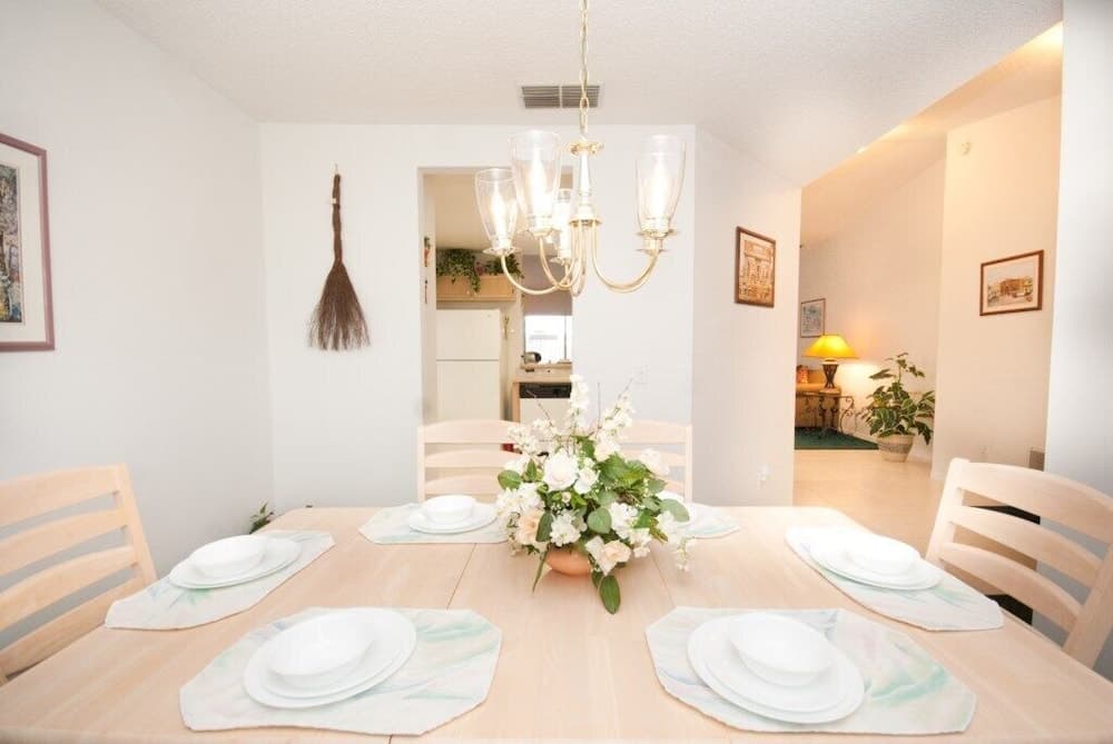 Ir021or 3 Bedroom Home by RedAwning